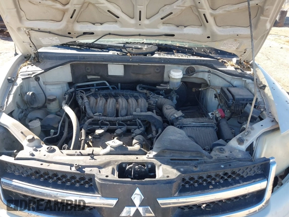 2008 Mitsubishi Endeavor LS with VIN 4A4MN21S28E043499, listed as a IAAI auction lot 41671486 with 194,885 mi miles. Bid and sale history available at carsss.com. Image 10.