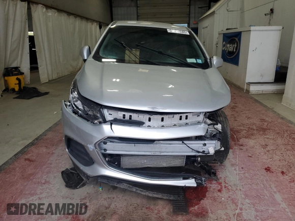 2020 Chevrolet Trax LS z VIN KL7CJKSB8LB325294, wystawiony jako Copart lot #56327045 z przebiegiem 68 190 mil mil oraz Szkoda całkowita • Salvage title. Historia ofert i sprzedaży dostępna na DreamBid. Obrazek 5.