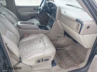 2003 Chevrolet Tahoe LS with VIN 1GNEK13Z43R162804, listed as a IAAI auction lot 41900334 with 261,323 mi miles. Bid and sale history available at carsss.com. Image 5.