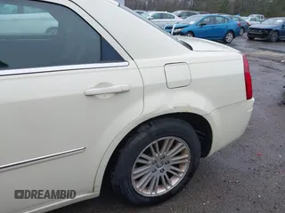 2009 Chrysler 300 LX z VIN 2C3KA43D19H619697, wystawiony jako IAAI lot #41953939 z przebiegiem 146 688 mil mil oraz . Historia ofert i sprzedaży dostępna na DreamBid. Obrazek 12.
