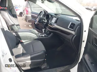 2017 Toyota Highlander LE with VIN 5TDBZRFH2HS409738, listed as a IAAI auction lot 41016417 with 150,417 mi miles and . Bid and sale history available at DreamBid. Image 5.