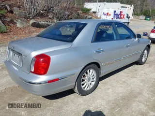 2005 Hyundai XG350 with VIN KMHFU45EX5A386126, listed as a IAAI auction lot 41929880 with 87,176 mi miles. Bid and sale history available at carsss.com. Image 4.