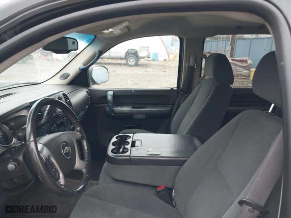 2008 Chevrolet Silverado 1500 LTZ with VIN 3GCEK13JX8G219680, listed as a IAAI auction lot 40938625 with 260,432 mi miles. Bid and sale history available at carsss.com. Image 5.