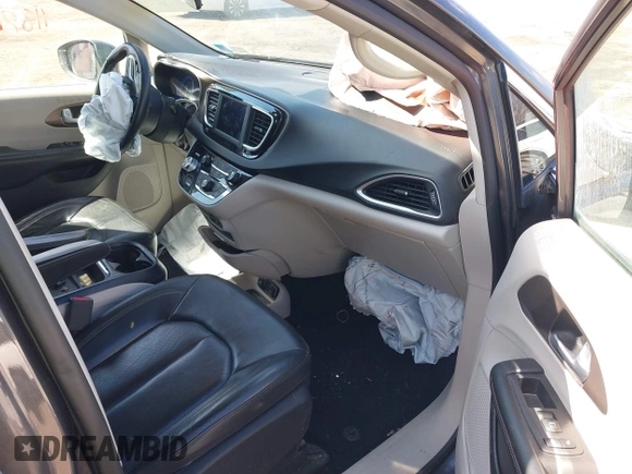 2018 Chrysler Pacifica Touring L with VIN 2C4RC1BGXJR356199, listed as a IAAI auction lot 41886721 with 111,514 mi miles and . Bid and sale history available at DreamBid. Image 5.