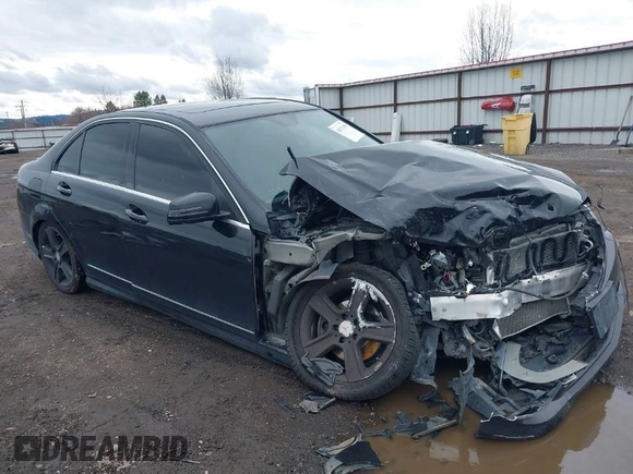 2011 Mercedes-Benz C 300 Sport z VIN WDDGF8BB8BR166099, wystawiony jako IAAI lot #41871096 z przebiegiem 171 749 mil mil oraz . Historia ofert i sprzedaży dostępna na DreamBid. Obrazek 1.