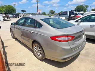 2015 Ford Fusion SE z VIN 3FA6P0H76FR282568, wystawiony jako Copart lot #62422615 z przebiegiem 142 311 mil mil oraz Czysty tytuł • Clean title. Historia ofert i sprzedaży dostępna na DreamBid. Obrazek 3.