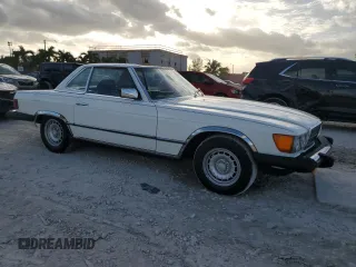 1984 Mercedes-Benz 380 with VIN WDBBA45A2EA008289, listed as a Copart auction lot 81090604 with 81,402 mi miles and Salvage Title. Bid and sale history available at carsss.com. Image 4.