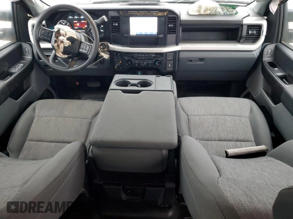 2023 Ford F-250 XL z VIN 1FT7W2BAXPEE10526, wystawiony jako Copart lot #83852774 z przebiegiem 12 646 mil mil oraz Czysty tytuł • Clean title. Historia ofert i sprzedaży dostępna na DreamBid. Obrazek 8.