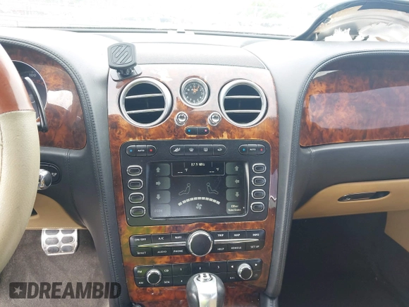 2005 Bentley Continental GT GT z VIN SCBCR63W55C025099, wystawiony jako IAAI lot #42208951 z przebiegiem 123 712 mil mil oraz . Historia ofert i sprzedaży dostępna na DreamBid. Obrazek 17.