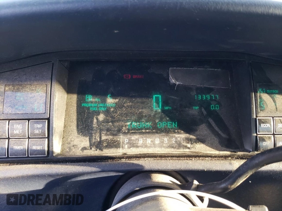 1994 Cadillac DeVille z VIN 1G6KD52B3RU283575, wystawiony jako Copart lot #73576044 z przebiegiem 133 977 mil mil oraz Czysty tytuł • Clean title. Historia ofert i sprzedaży dostępna na DreamBid. Obrazek 9.