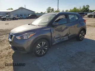 2020 Nissan Kicks SV z VIN 3N1CP5CV1LL548306, wystawiony jako Copart lot #57425835 z przebiegiem 60 422 mil mil oraz Szkoda całkowita • Salvage title. Historia ofert i sprzedaży dostępna na DreamBid. Obrazek 1.