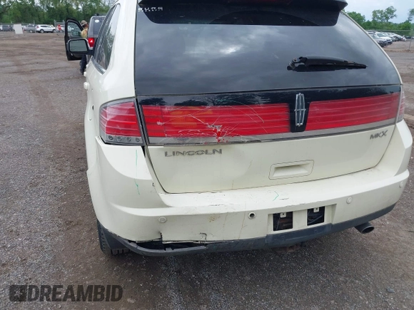 2008 Lincoln MKX z VIN 2LMDU68C18BJ27938, wystawiony jako IAAI lot #42318376 z przebiegiem 103 415 mil mil oraz . Historia ofert i sprzedaży dostępna na DreamBid. Obrazek 6.