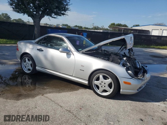 2000 Mercedes-Benz SLK-Class Kompressor with VIN WDBKK47F6YF164963, listed as a Copart auction lot 68790614 with 102,997 mi miles and Salvage Title. Bid and sale history available at carsss.com. Image 4.