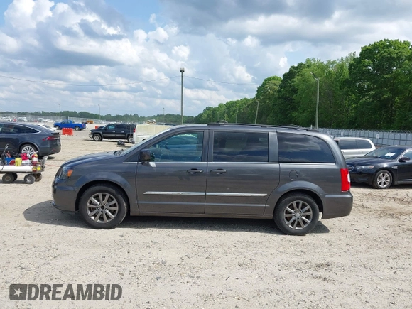 2016 Chrysler Town & Country S with VIN 2C4RC1HG4GR271360, listed as a IAAI auction lot 42114489 with 140,439 mi miles. Bid and sale history available at carsss.com. Image 14.
