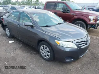 2011 Toyota Camry LE z VIN 4T4BF3EK6BR156429, wystawiony jako IAAI lot #42405012 z przebiegiem 124 653 mil mil oraz . Historia ofert i sprzedaży dostępna na DreamBid. Obrazek 1.