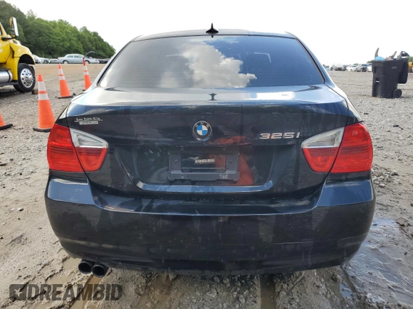 2006 BMW 3 Series 325i z VIN WBAVB13576PT24671, wystawiony jako Copart lot #56490285 z przebiegiem 99 604 mil mil oraz Szkoda całkowita • Salvage title. Historia ofert i sprzedaży dostępna na DreamBid. Obrazek 6.
