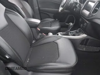 2021 Jeep Compass Latitude with VIN 3C4NJDBBXMT551702, listed as a IAAI auction lot 42045266 with 67,882 mi miles and . Bid and sale history available at DreamBid. Image 5.