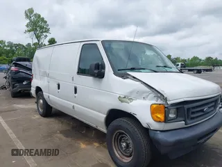 2007 Ford Econoline Cargo Commercial z VIN 1FTNE14W97DA46246, wystawiony jako IAAI lot #42132831 z przebiegiem 225 849 mil mil oraz . Historia ofert i sprzedaży dostępna na DreamBid. Obrazek 1.