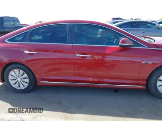 2016 Hyundai Sonata Hybrid SE with VIN KMHE24L18GA038247, listed as a IAAI auction lot 41603106 with 208,891 mi miles. Bid and sale history available at carsss.com. Image 13.