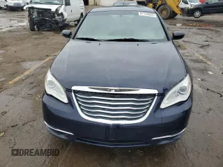 2014 Chrysler 200 Touring z VIN 1C3CCBBB1EN118975, wystawiony jako Copart lot #87133664 z przebiegiem 140 265 mil mil oraz Tytuł czysty. Historia ofert i sprzedaży dostępna na DreamBid. Obrazek 5.