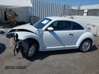 2015 Volkswagen Beetle Fleet Edition с VIN 3VWF17AT5FM653399, выставлен на аукционе IAAI как лот 42303188 с пробегом Не указан миль и . История ставок и продаж доступна на DreamBid. Изображение 13.