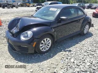 2018 Volkswagen Beetle S z VIN 3VWFD7AT6JM717370, wystawiony jako Copart lot #55814455 z przebiegiem 87 902 mil mil oraz Szkoda całkowita • Salvage title. Historia ofert i sprzedaży dostępna na DreamBid. Obrazek 1.
