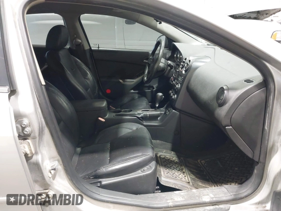 2005 Pontiac G6 GT with VIN 1G2ZH528854167162, listed as a IAAI auction lot 40973635 with 207,742 mi miles. Bid and sale history available at carsss.com. Image 5.