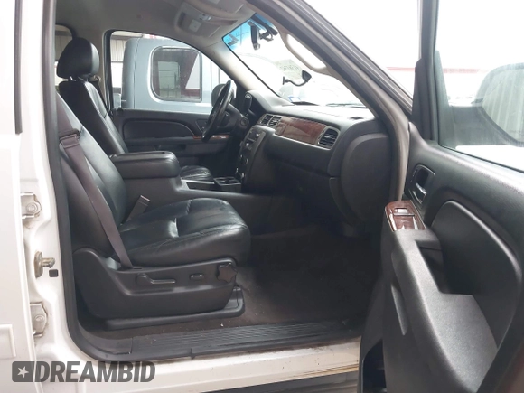 2014 GMC Yukon XL SLT with VIN 1GKS1KE02ER200489, listed as a IAAI auction lot 41385362 with 200,289 mi miles. Bid and sale history available at carsss.com. Image 5.