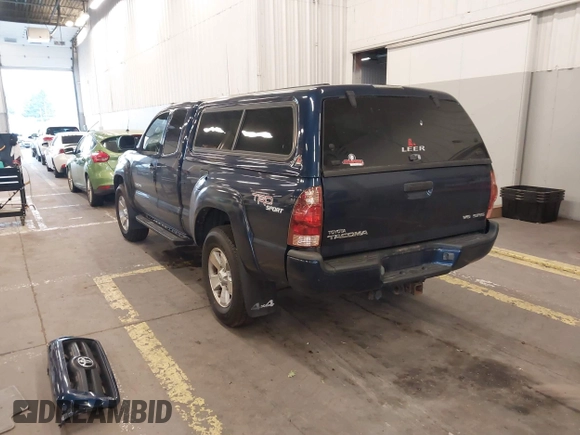 2006 Toyota Tacoma with VIN 5TEUU42N06Z265256, listed as a IAAI auction lot 41371660 with 153,557 mi miles. Bid and sale history available at carsss.com. Image 3.