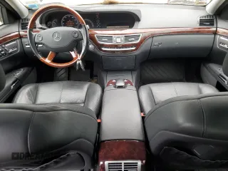 2007 Mercedes-Benz S 550 z VIN WDDNG86X67A131688, wystawiony jako Copart lot #57993685 z przebiegiem 143 631 mil mil oraz Tytuł czysty. Historia ofert i sprzedaży dostępna na DreamBid. Obrazek 8.