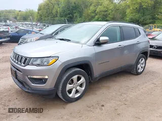 2017 Jeep Compass Latitude z VIN 3C4NJDBB8HT693164, wystawiony jako IAAI lot #42256210 z przebiegiem 52 130 mil mil oraz . Historia ofert i sprzedaży dostępna na DreamBid. Obrazek 17.