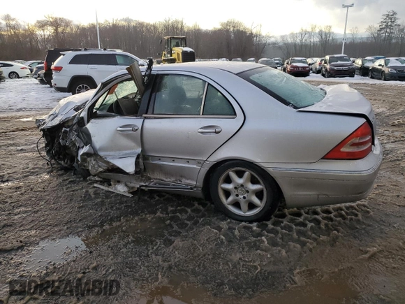 2003 Mercedes-Benz C 240 z VIN WDBRF81J43F408657, wystawiony jako Copart lot #43817805 z przebiegiem Nie podano mil oraz Szkoda całkowita • Salvage title. Historia ofert i sprzedaży dostępna na DreamBid. Obrazek 2.