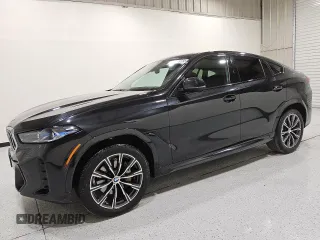 2025 BMW X6 xDrive40i z VIN 5UX33EX07S9W31901, wystawiony jako Copart lot #59636565 z przebiegiem 42 529 mil mil oraz Czysty tytuł • Clean title. Historia ofert i sprzedaży dostępna na DreamBid. Obrazek 1.
