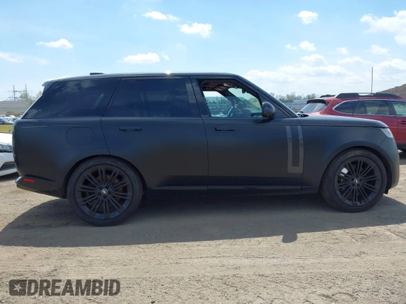 2024 Land Rover Range Rover SE z VIN SALKP9E96RA092327, wystawiony jako IAAI lot #42060310 z przebiegiem 41 594 mil mil oraz . Historia ofert i sprzedaży dostępna na DreamBid. Obrazek 13.