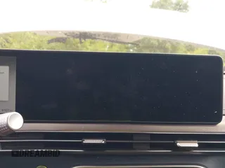 2024 Genesis GV60 z VIN KMUKEDSB0RU021546, wystawiony jako IAAI lot #39977634 z przebiegiem 8107 mil mil oraz . Historia ofert i sprzedaży dostępna na DreamBid. Obrazek 18.