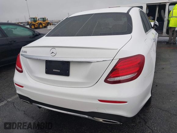 2020 Mercedes-Benz E 350 z VIN W1KZF8DB4LA826368, wystawiony jako IAAI lot #41449930 z przebiegiem 31 319 mil mil oraz . Historia ofert i sprzedaży dostępna na DreamBid. Obrazek 16.