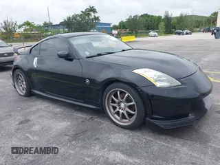 2003 Nissan 350Z Performance z VIN JN1AZ34D23T117237, wystawiony jako IAAI lot #42445787 z przebiegiem 123 535 mil mil oraz . Historia ofert i sprzedaży dostępna na DreamBid. Obrazek 1.