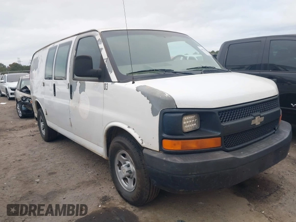 2007 Chevrolet City Express Cargo z VIN 1GCFG15ZX71236419, wystawiony jako IAAI lot #40734333 z przebiegiem 234 948 mil mil oraz . Historia ofert i sprzedaży dostępna na DreamBid. Obrazek 1.