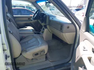 2000 Chevrolet Suburban LS with VIN 3GNFK16T3YG228777, listed as a IAAI auction lot 42680181 with 306,647 mi miles and . Bid and sale history available at DreamBid. Image 5.