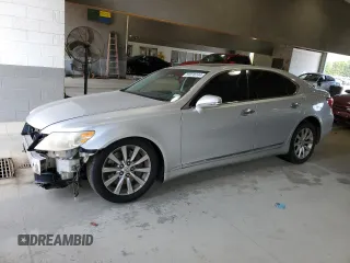 2010 Lexus LS 460 z VIN JTHCL5EF2A5004701, wystawiony jako Copart lot #81881564 z przebiegiem Nie podano mil oraz Nie do naprawy • Non repairable. Historia ofert i sprzedaży dostępna na DreamBid. Obrazek 1.