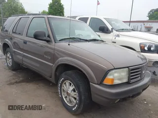 1998 Oldsmobile Bravada z VIN 1GHDT13W6W2727777, wystawiony jako IAAI lot #42103153 z przebiegiem 187 176 mil mil oraz . Historia ofert i sprzedaży dostępna na DreamBid. Obrazek 1.
