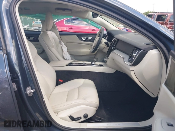 2024 Volvo S60 Plus Dark Theme z VIN 7JRL12TLXRG294640, wystawiony jako IAAI lot #42207466 z przebiegiem 23 304 mil mil oraz . Historia ofert i sprzedaży dostępna na DreamBid. Obrazek 5.