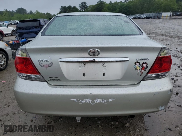 2006 Toyota Camry STD z VIN JTDBE32K563064598, wystawiony jako Copart lot #57246285 z przebiegiem 112 093 mil mil oraz Czysty tytuł • Clean title. Historia ofert i sprzedaży dostępna na DreamBid. Obrazek 6.