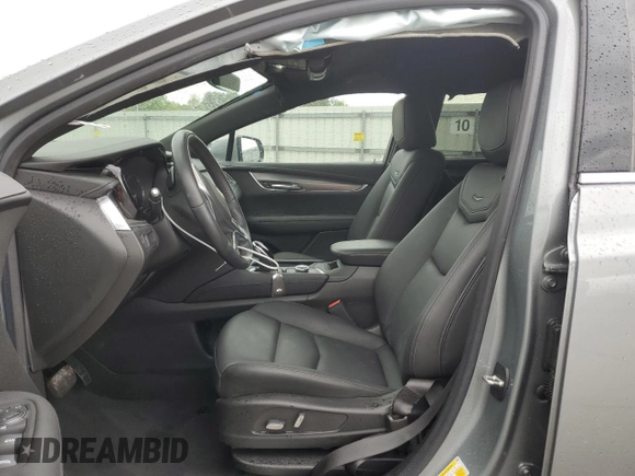 2023 Cadillac XT5 FWD Luxury z VIN 1GYKNAR47PZ144988, wystawiony jako Copart lot #50830365 z przebiegiem 17 687 mil mil oraz Szkoda całkowita • Salvage title. Historia ofert i sprzedaży dostępna na DreamBid. Obrazek 7.