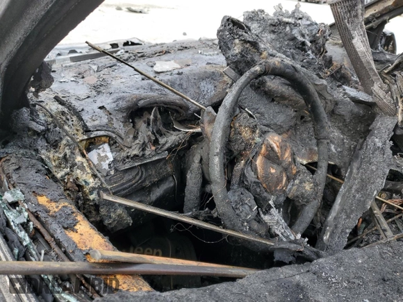 2018 Jeep Grand Cherokee Summit z VIN 1C4RJEJG8JC340185, wystawiony jako Copart lot #45853025 z przebiegiem Nie podano mil oraz Nie do naprawy • Non repairable. Historia ofert i sprzedaży dostępna na DreamBid. Obrazek 9.