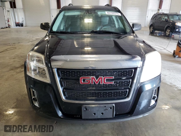 2013 GMC Terrain SLT z VIN 2GKFLVE3XD6417483, wystawiony jako Copart lot #66709315 z przebiegiem 184 241 mil mil oraz Czysty tytuł • Clean title. Historia ofert i sprzedaży dostępna na DreamBid. Obrazek 5.