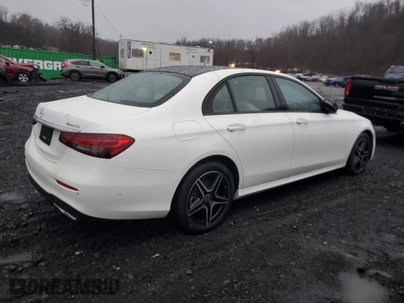 2022 Mercedes-Benz E 350 z VIN W1KZF8EB9NB096369, wystawiony jako Copart lot #84892204 z przebiegiem 28 379 mil mil oraz Szkoda całkowita • Salvage title. Historia ofert i sprzedaży dostępna na DreamBid. Obrazek 3.
