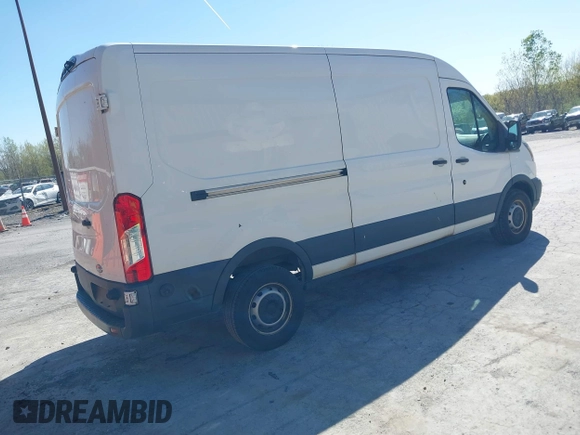2018 Ford Transit z VIN 1FTYR2CM1JKB39451, wystawiony jako IAAI lot #42150658 z przebiegiem 77 688 mil mil oraz . Historia ofert i sprzedaży dostępna na DreamBid. Obrazek 4.