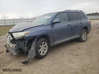 2013 Toyota Highlander with VIN 5TDZK3EH1DS100855, listed as a Copart auction lot 44433395 with 216,673 mi miles and Salvage Title. Bid and sale history available at carsss.com. Image 1.