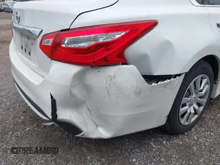 2017 Nissan Altima S z VIN 1N4AL3AP0HN347082, wystawiony jako IAAI lot #40488255 z przebiegiem 154 659 mil mil oraz . Historia ofert i sprzedaży dostępna na DreamBid. Obrazek 17.
